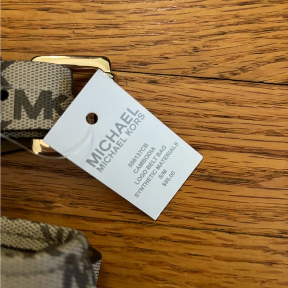 Michael Kors Cambodia Belt Bag Women’s S/M Brown Tan Logo Zip Adjustable NWT - Picture 3 of 11